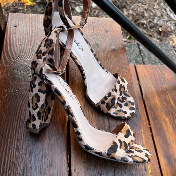 BRECKELLE'S LEOPARD PRINT SANDALS HEELS SIZE 7.5 - Picture 12 of 13